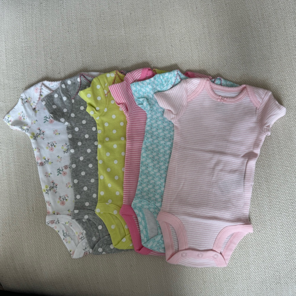 Carters Simple Joys Newborn Onesie 5 Pack (brand new)